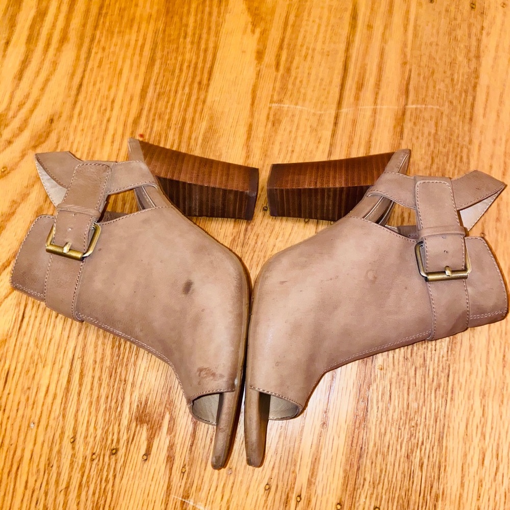 heels - Picture 3 of 6